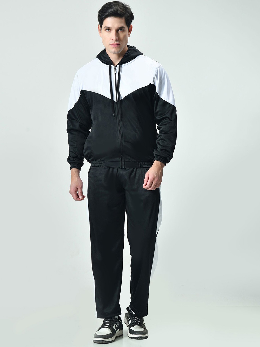 

BAESD Men Colourblocked Zipper Hooded Tracksuits, Black