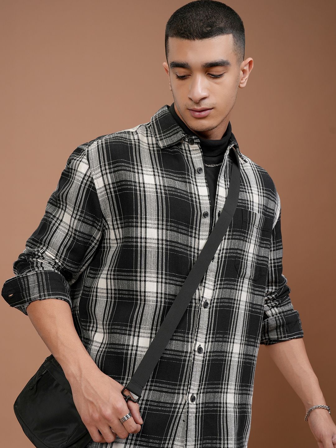 

HIGHLANDER Men Relaxed Fit Cutaway Collar Tartan Checked Cotton Casual Shirt, Black