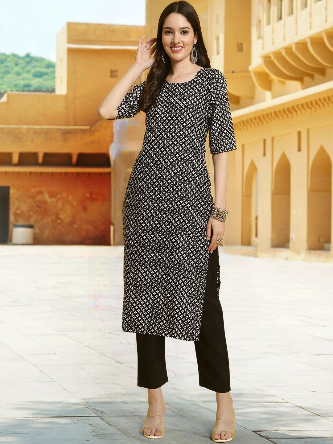 

7Threads Floral Printed Round Neck Straight Kurta With Trousers, Black