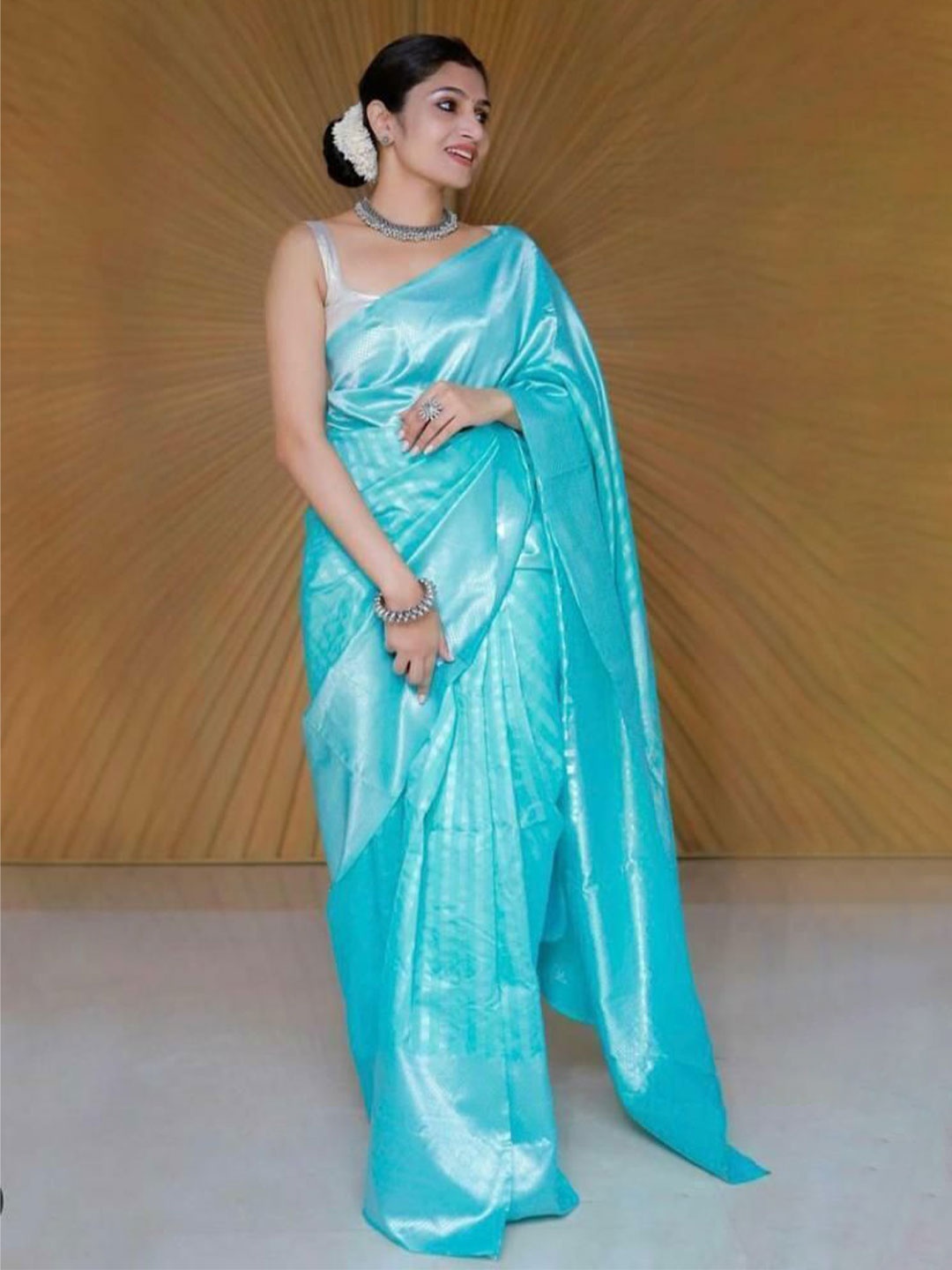 

Upalksh Woven Design Zari Kanjeevaram Saree, Blue