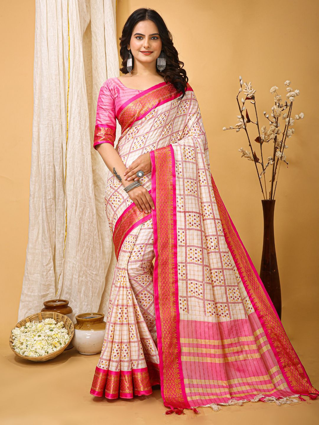 

Panzora Checked Zari Designer Saree, Pink