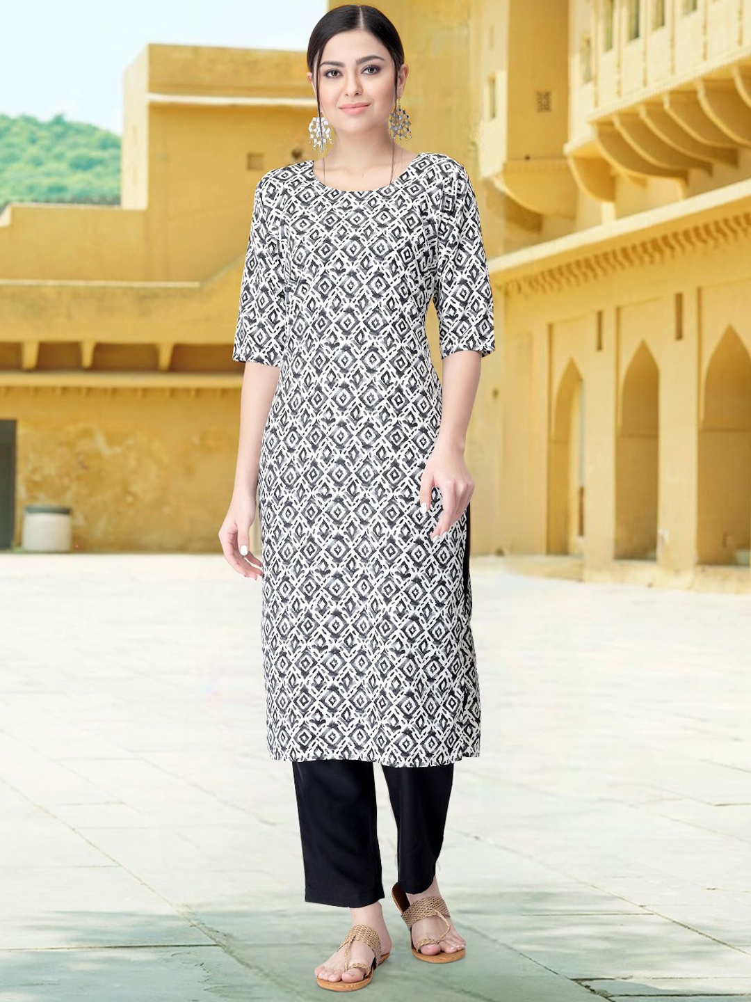 

7Threads Geometric Printed Round Neck Straight Kurta With Trousers, Black