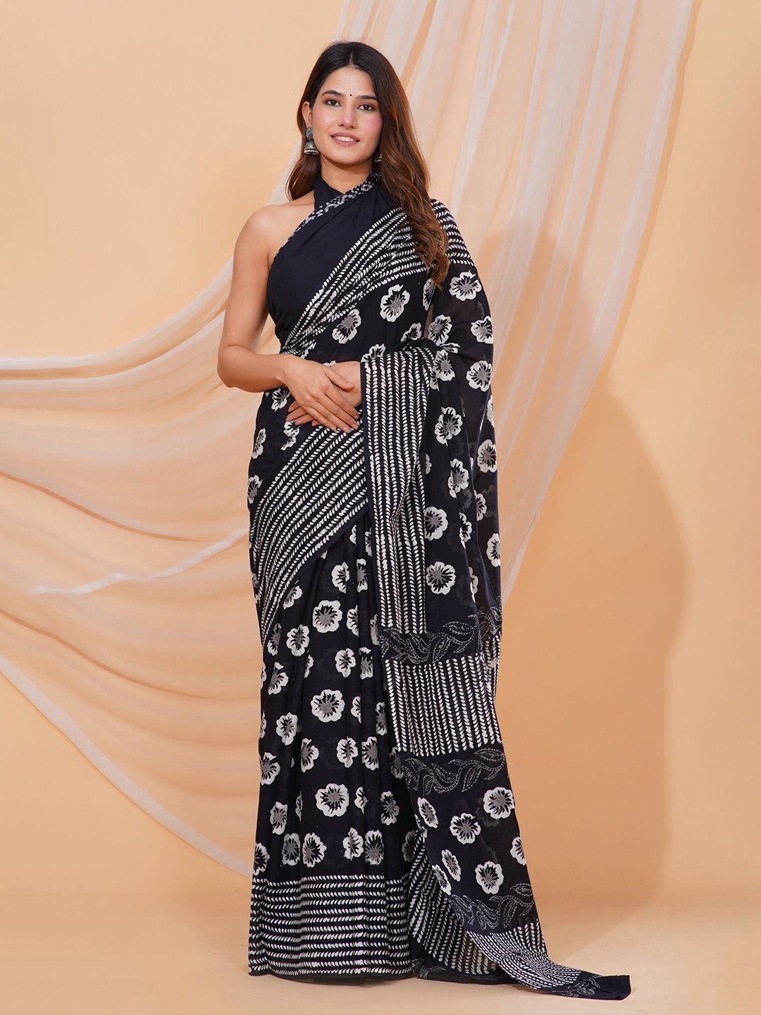 

Shivanya Handicrafts Floral Pure Cotton Block Print Saree, Black