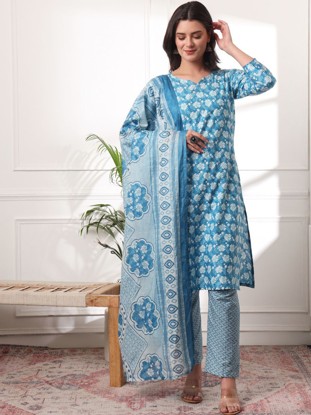 

VIVARAA FASHION Floral Printed Sweetheart Neck Pure Cotton Kurta With Trousers, Blue