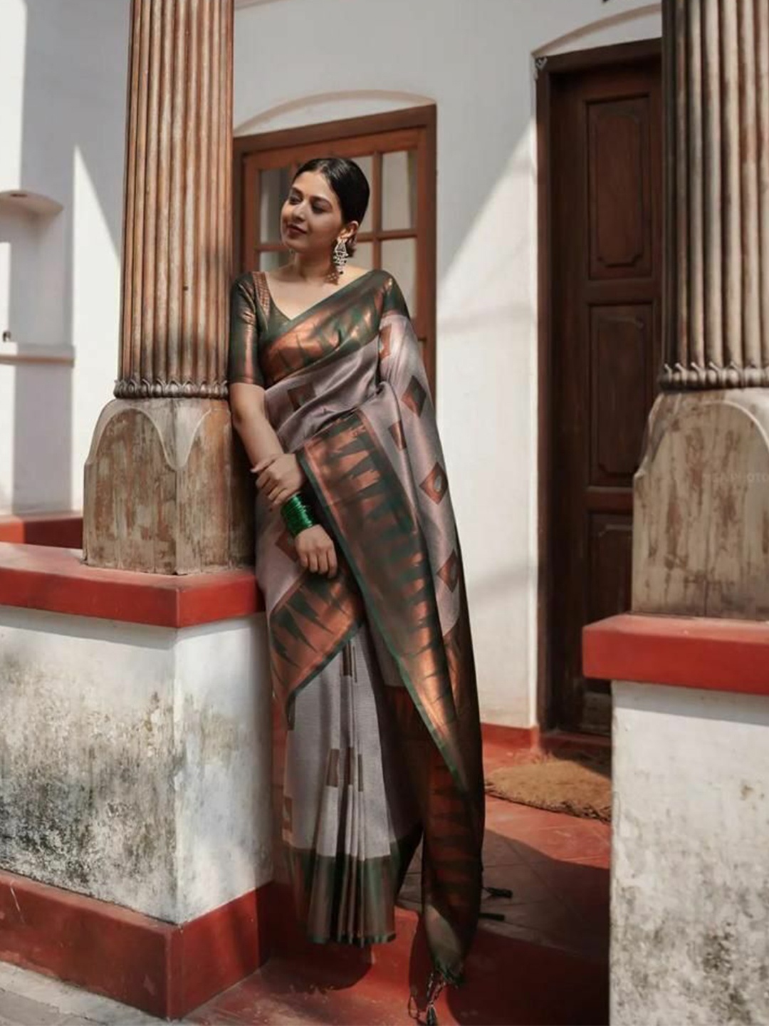 

Upalksh Woven Design Zari Banarasi Saree, Brown