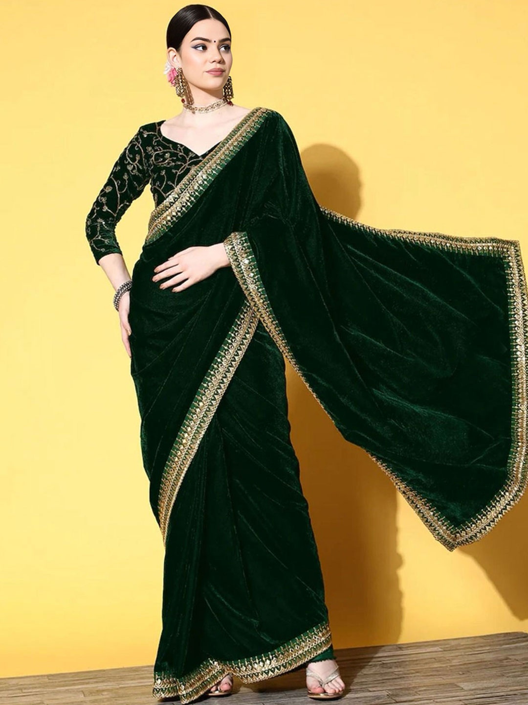 

Upalksh Embroidered Banarasi Saree, Green