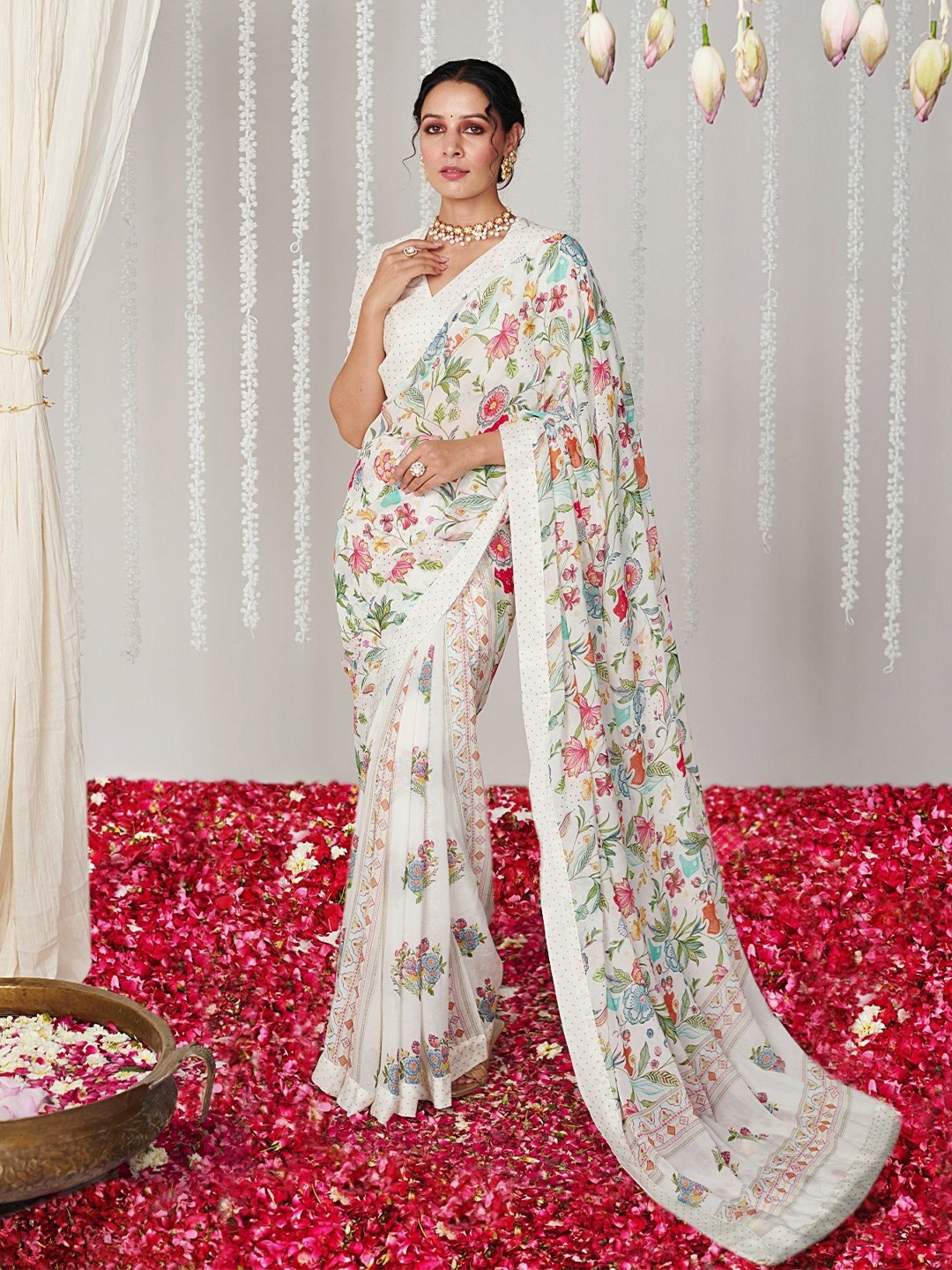 

BLEESBURY Floral Silk Cotton Saree, White