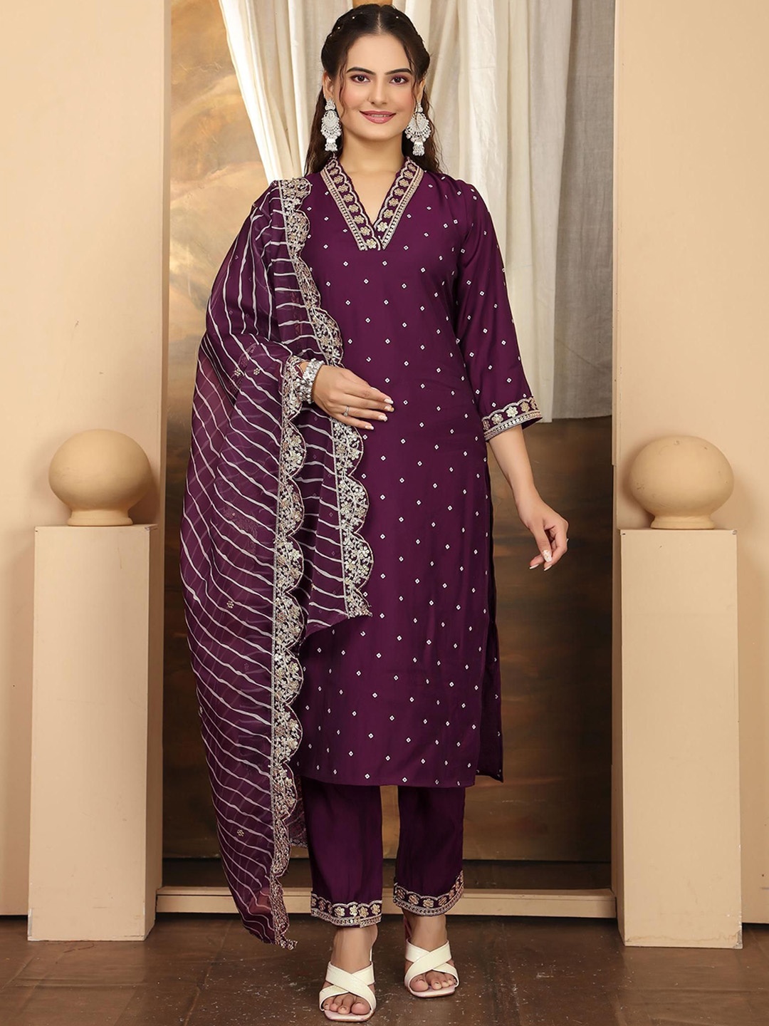 

Lookmark Women Ethnic Motifs Printed Regular Kurta with Trousers, Purple