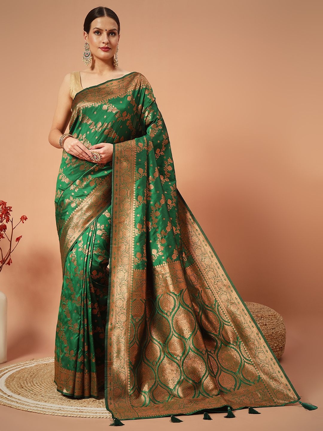 

SWAMI STUDIO Woven Design Zari Pure Silk Banarasi Saree, Green