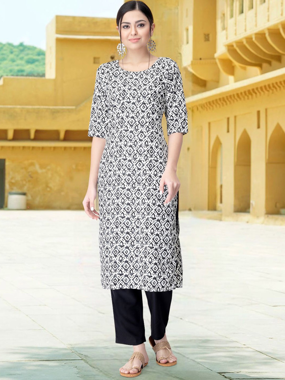 

7Threads Geometric Printed Round Neck Straight Kurta With Trousers, Black