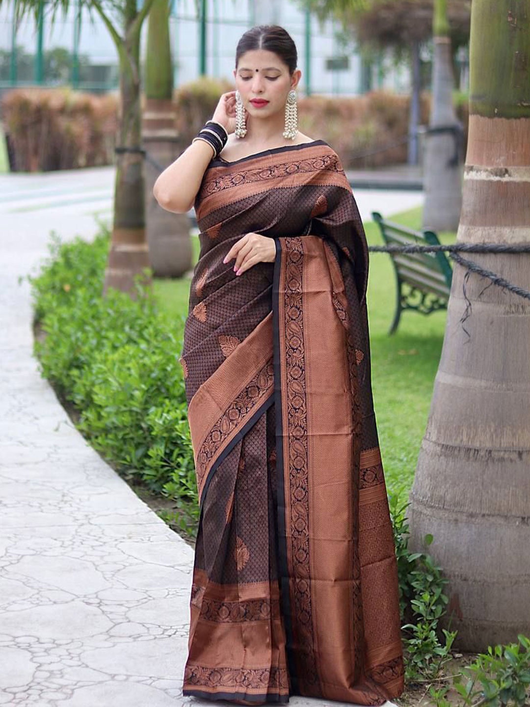 

Upalksh Woven Design Zari Kanjeevaram Saree, Black