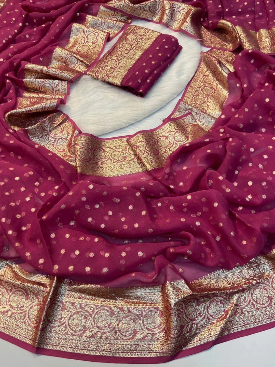 

PAYAL CREATION Floral Pure Georgette Heavy Work Maheshwari Saree, Maroon