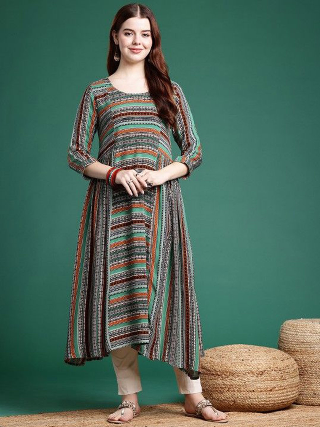 

Suha Geometric Striped Round Neck Anarkali Kurta, Green