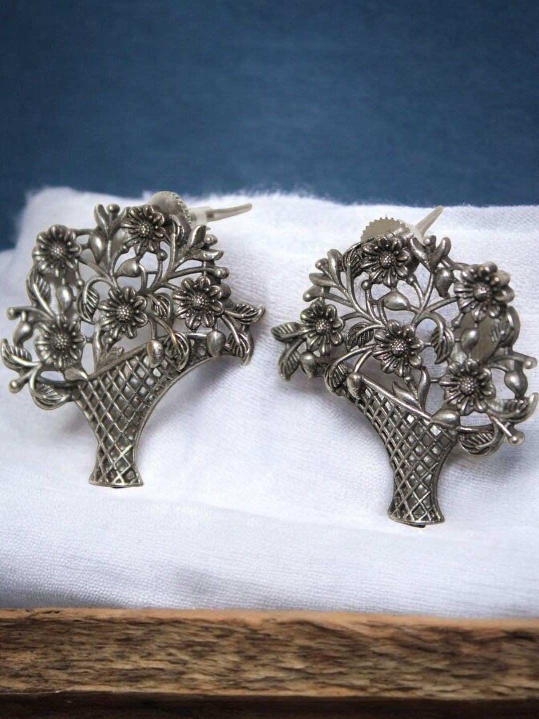 

Jolly Faces Silver-Plated Oxidised Floral Shaped Studs