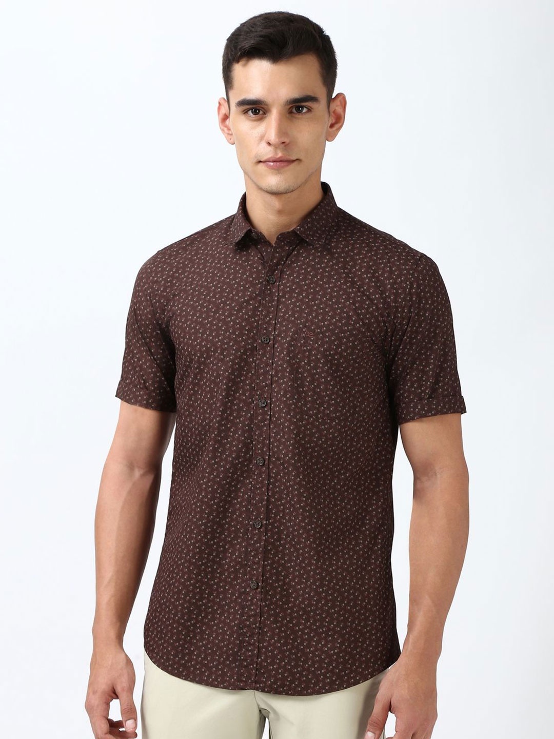 

Peter England Casuals Men Slim Fit Spread Collar Floral Printed Cotton Casual Shirt, Brown