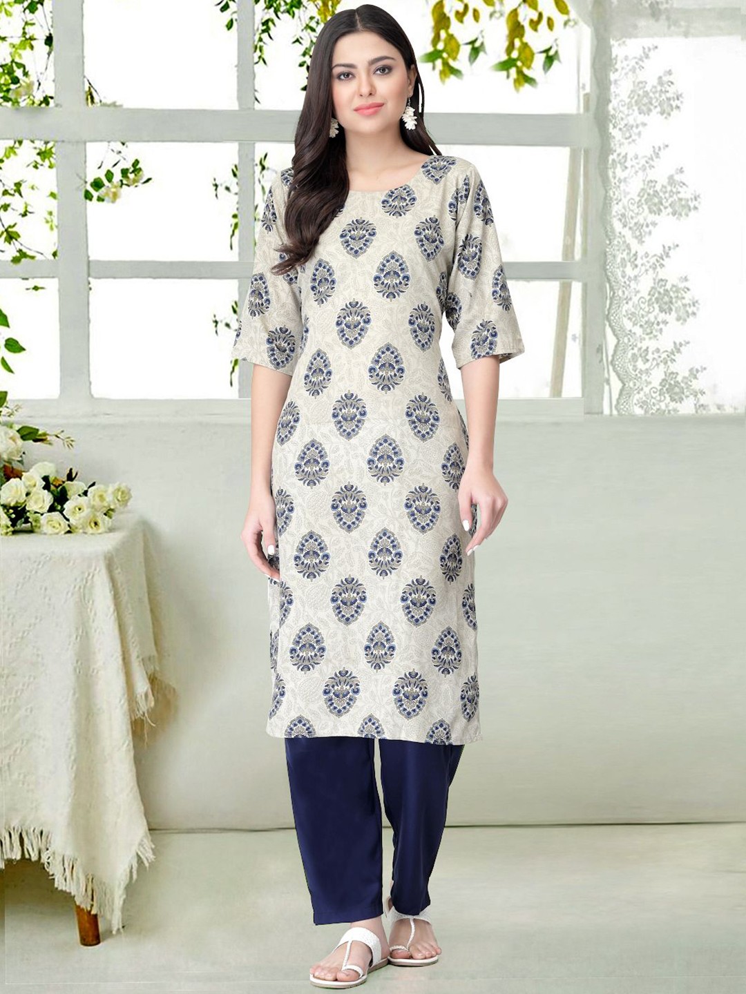 

7Threads Floral Printed Round Neck Straight Kurta With Trousers, Grey
