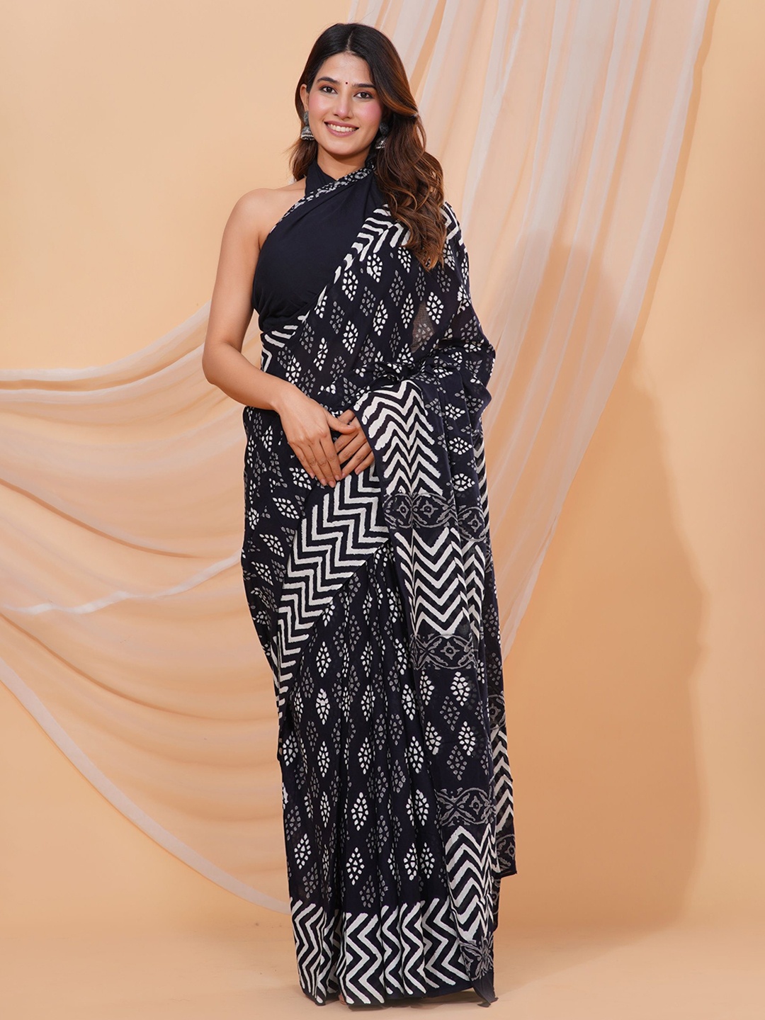 

Shivanya Handicrafts Floral Pure Cotton Block Print Saree, Black