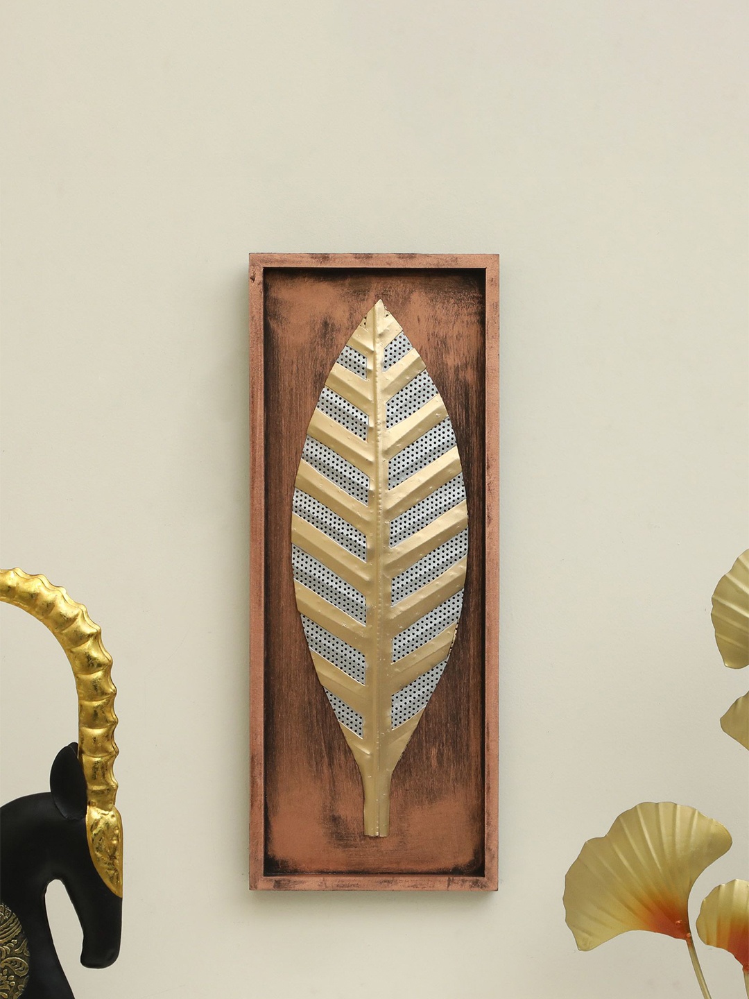 

vedas Mystic Indiana Brown & Gold-Toned Textured Metal Zoe Leaf Wall Decor