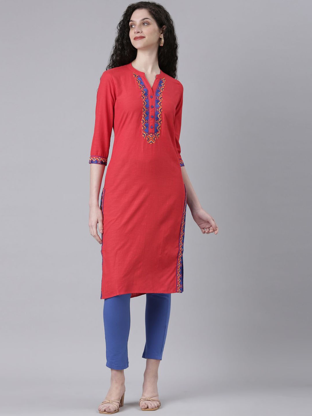 

Souchii Ethnic Motifs Embroidered Mandarin Collar Straight Pure Cotton Kurta, Red