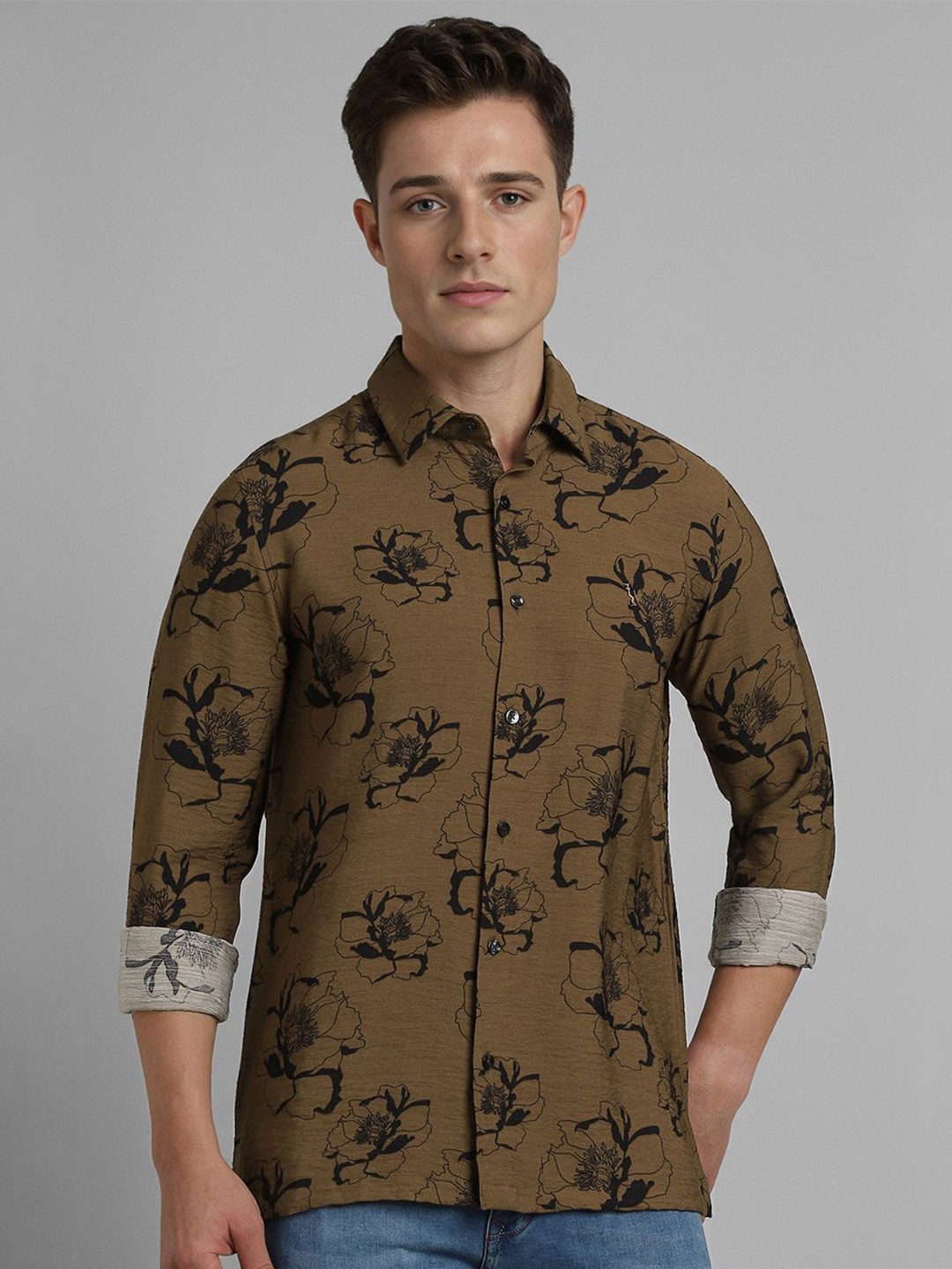 

SIMON CARTER LONDON Men Slim Fit Spread Collar Floral Printed Casual Shirt, Brown