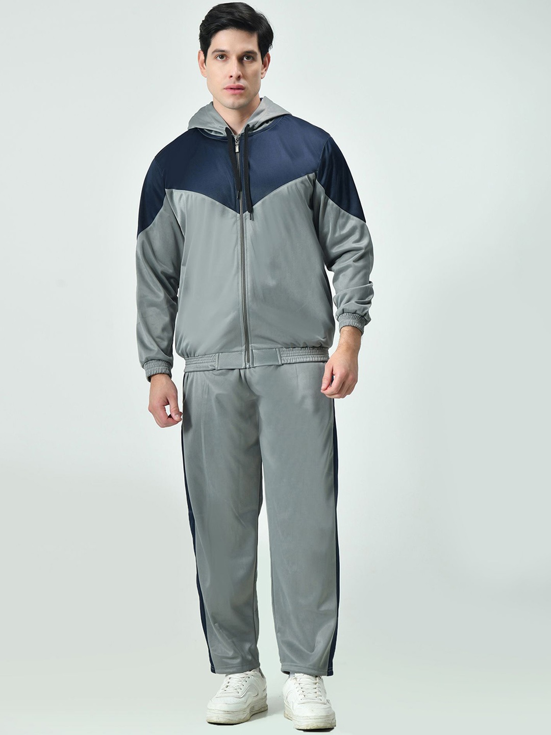 

BAESD Men Colourblocked Hooded Mid Rise Tracksuit, Grey