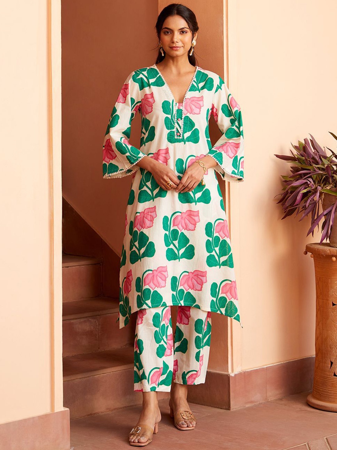 

Lookmark Floral Printed Flared Sleeves Notch Neck Straight Kurta With Trouser, White