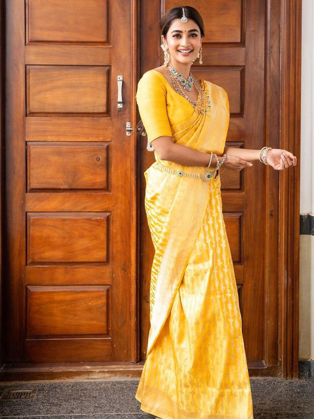 

KALINI Ethnic Motifs Zari Banarasi Saree, Yellow