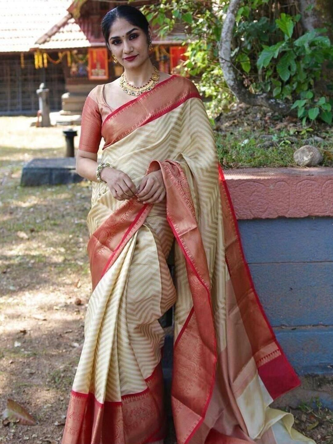 

Upalksh Woven Design Zari Banarasi Saree, Red