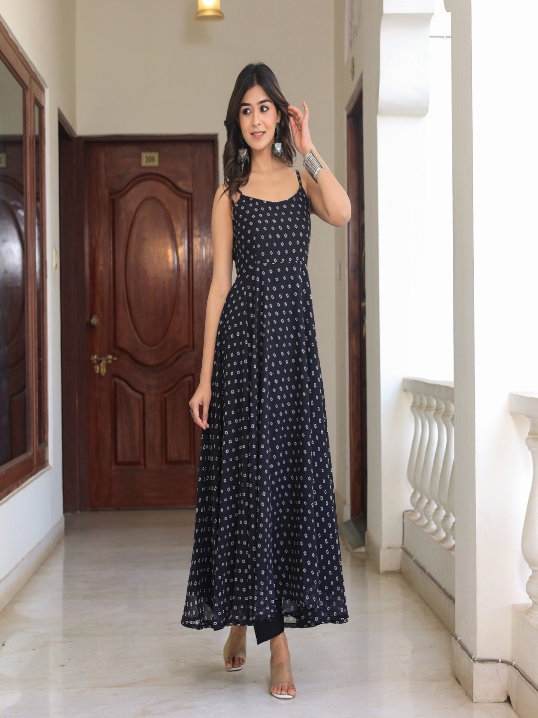 

BYUTIFY Bandhani Printed Anarkali Kurta with Trousers, Black