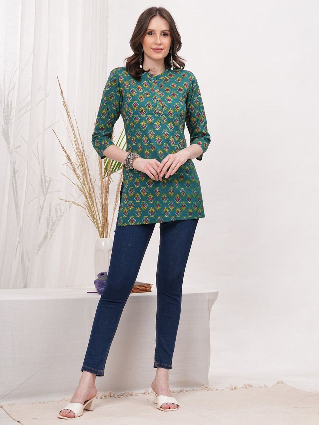 

Vilgi Women Floral Printed Pure Cotton Kurti, Green