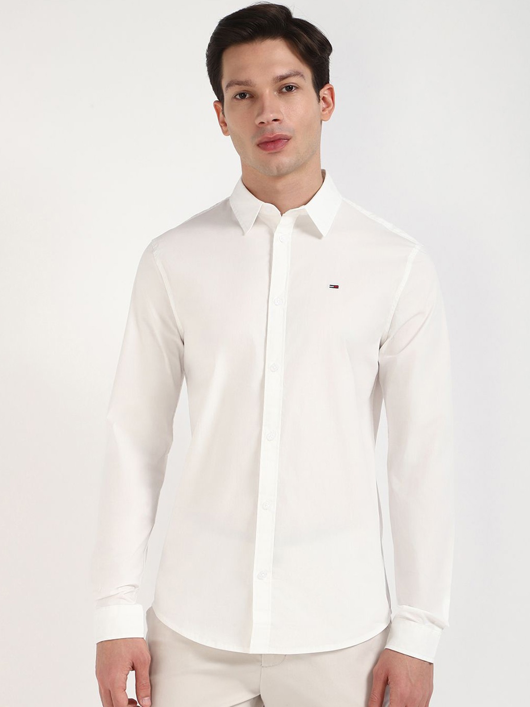 

Tommy Hilfiger Men Spread Collar Solid Cotton Casual Shirt, White