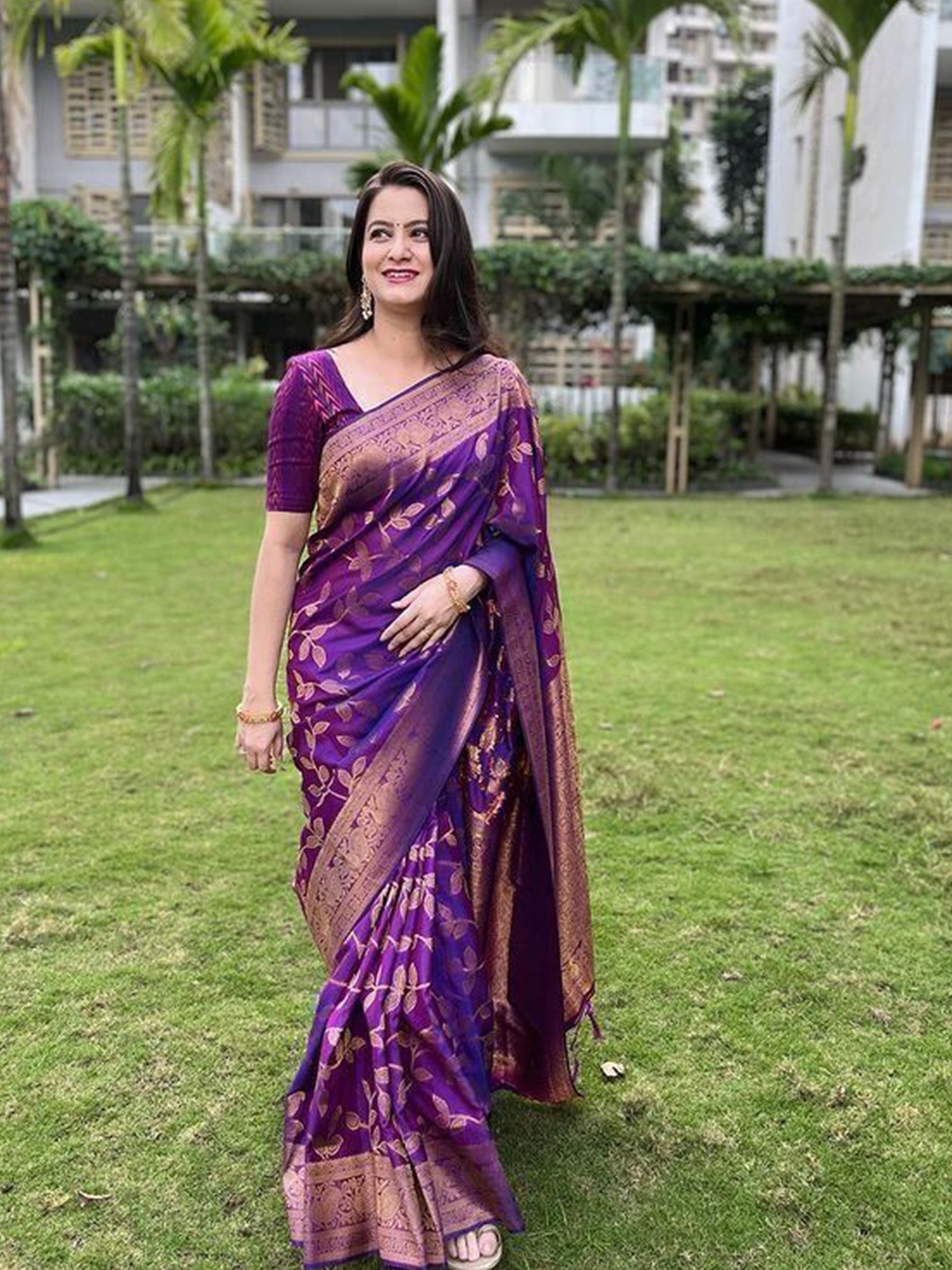 

Upalksh Woven Design Zari Kanjeevaram Saree, Purple