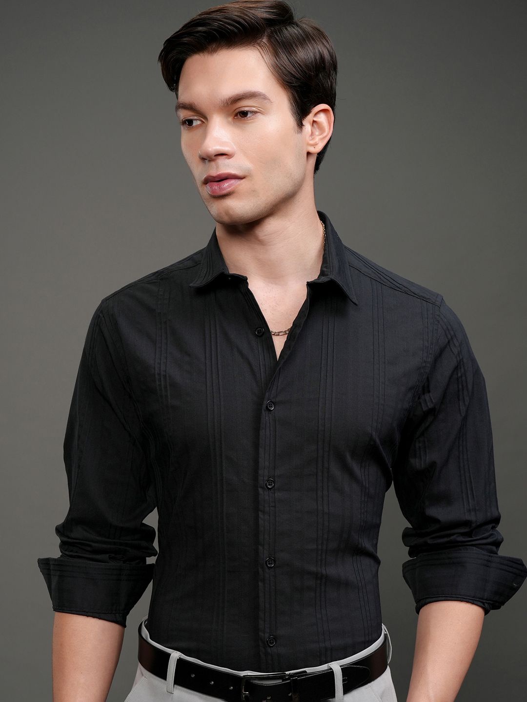 

HIGHLANDER Men Slim Fit Cutaway Collar Textured Cotton Casual Shirt, Black