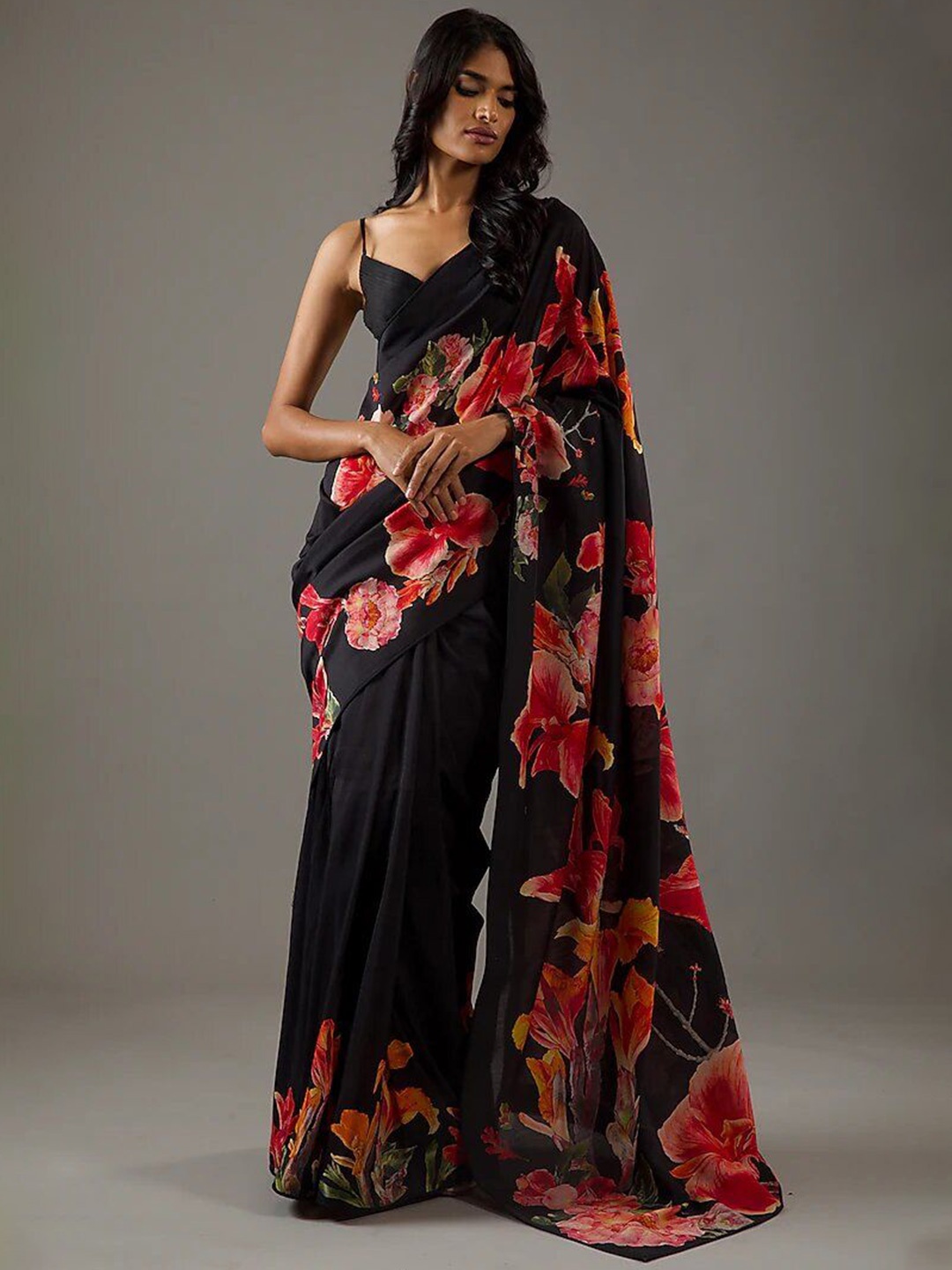 

BLEESBURY Floral Printed Saree, Black