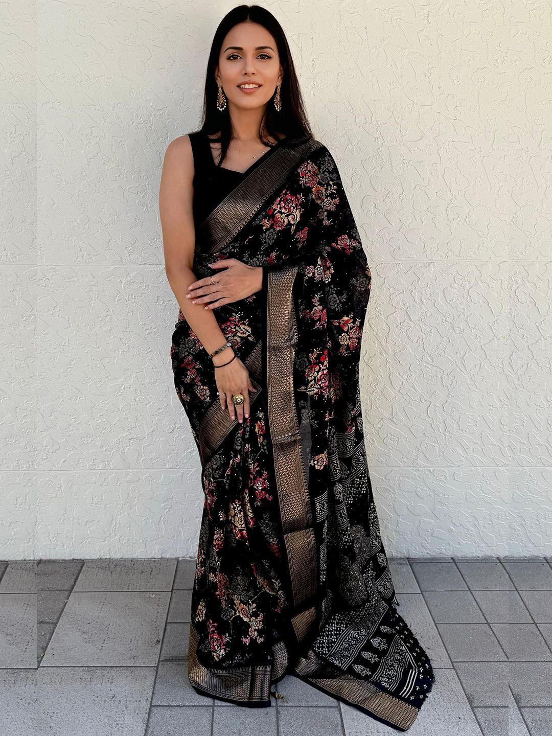 

Panzora Floral Printed Zari Saree, Black