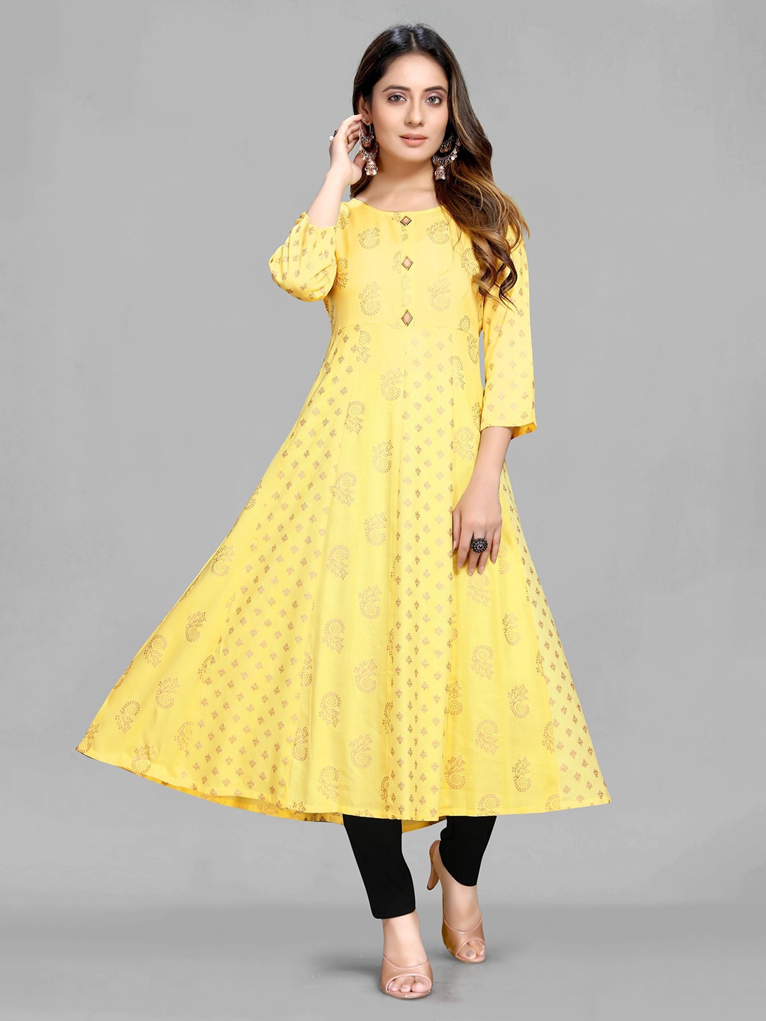 

Krimmple Women Paisley Printed Straight Kurta, Yellow