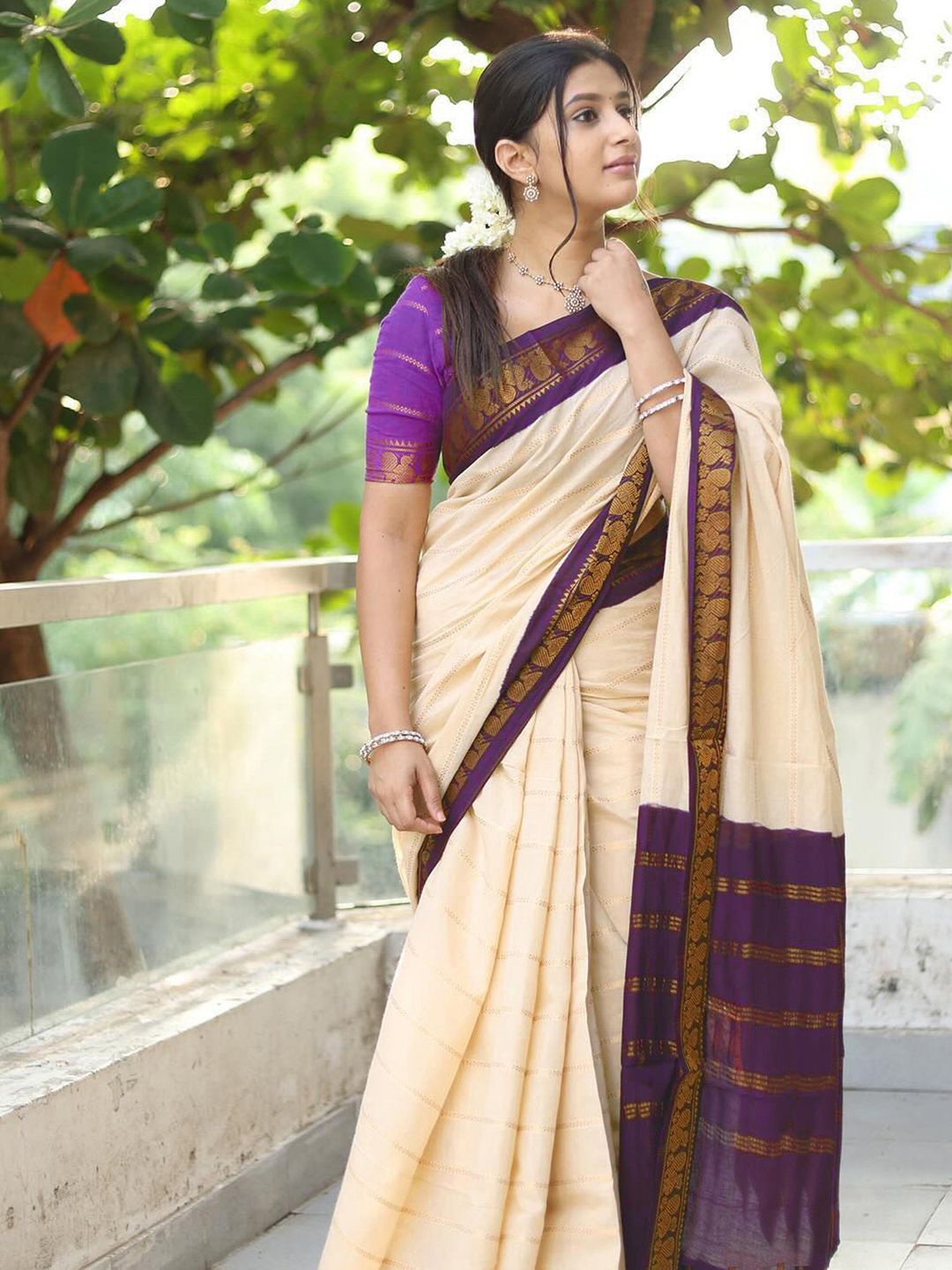 

KALINI Woven Design Zari Banarasi Saree, Cream