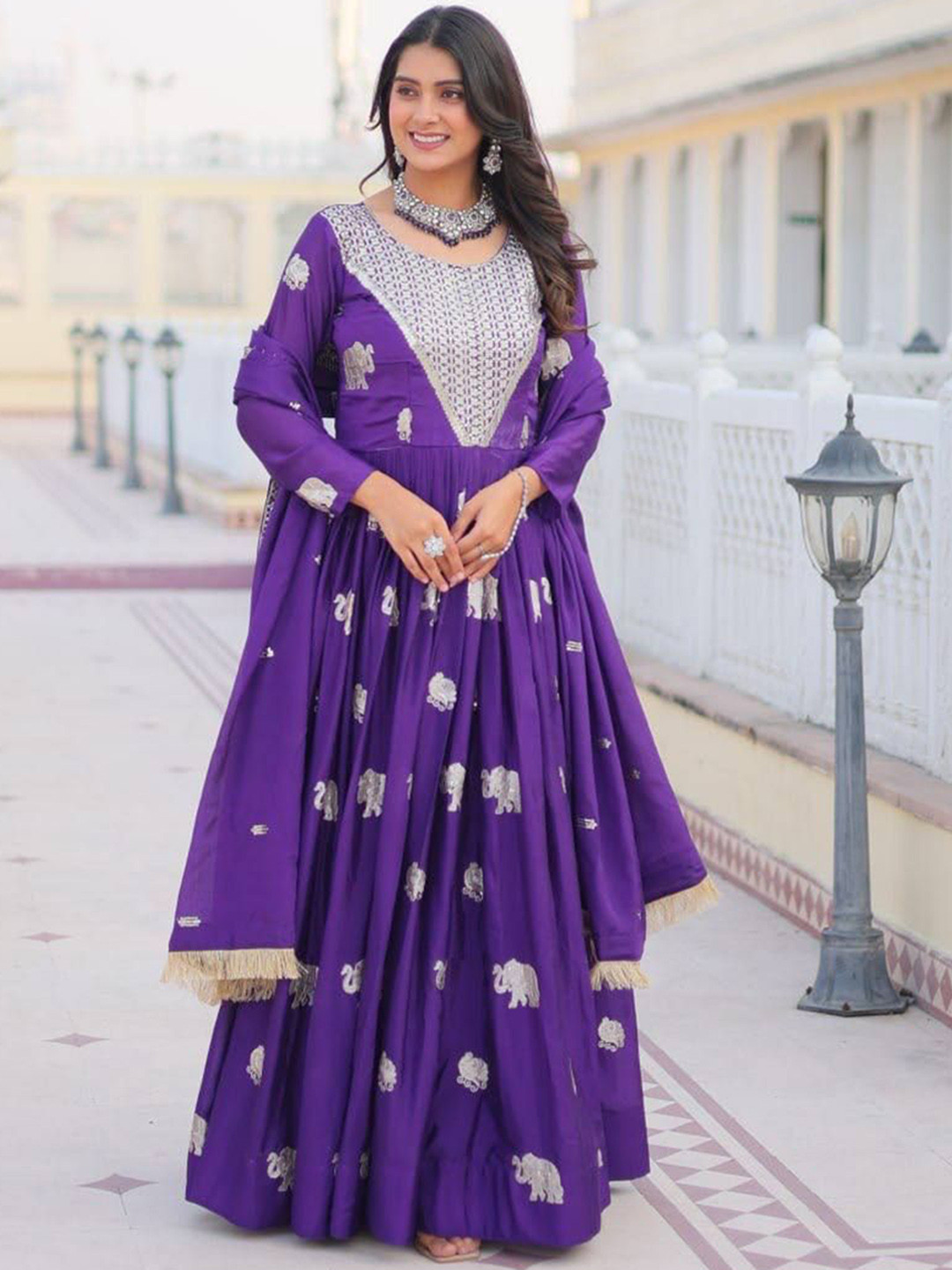 

KALINI Women Floral Embroidered Georgette Kurta, Purple