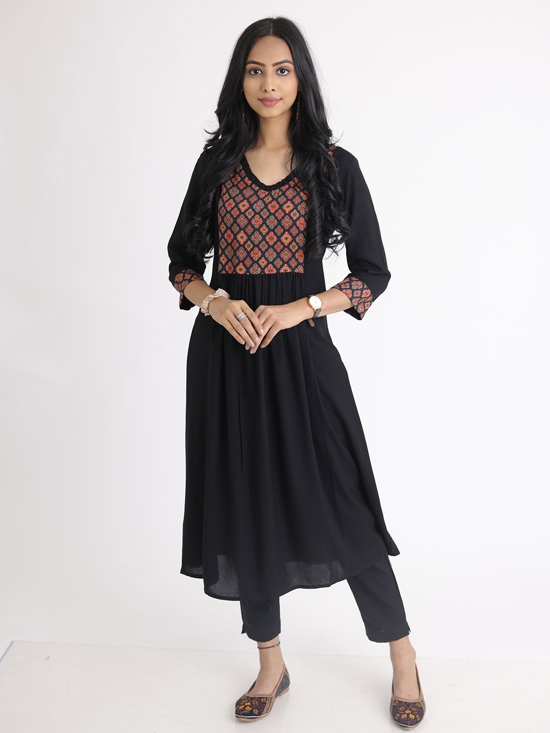 

Krimmple Floral Printed V-Neck Anarkali Kurta, Black