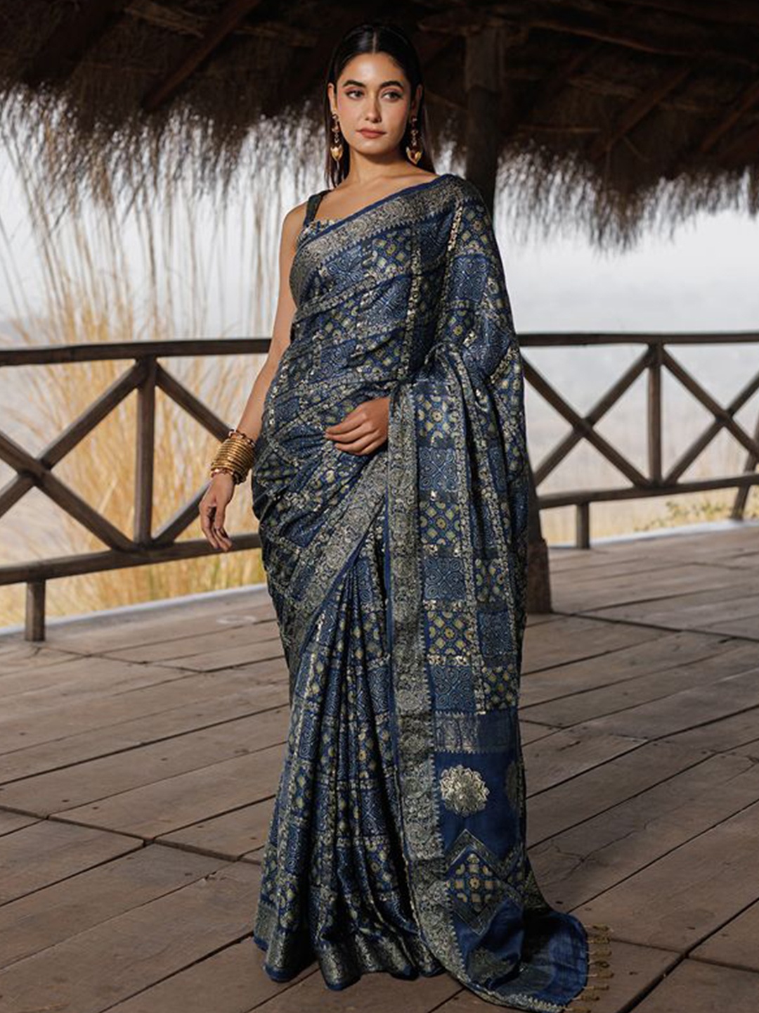 

Geroo Luxe Printed Bandhani Pure Silk Bandhani Saree, Blue