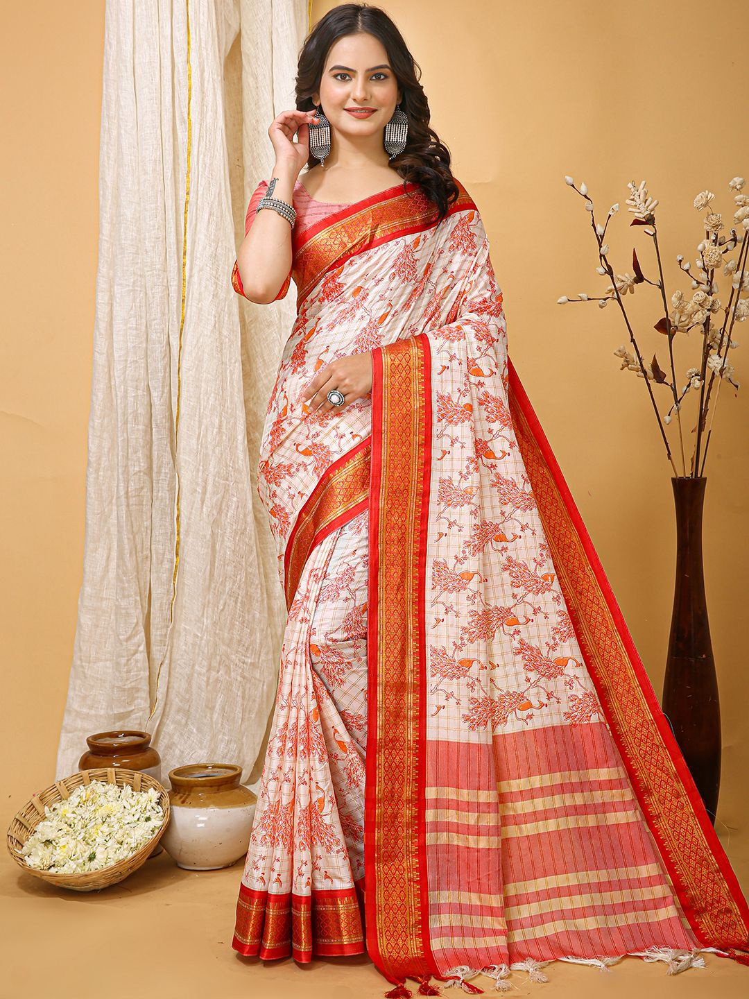 

Mitera Floral Zari Saree, Red
