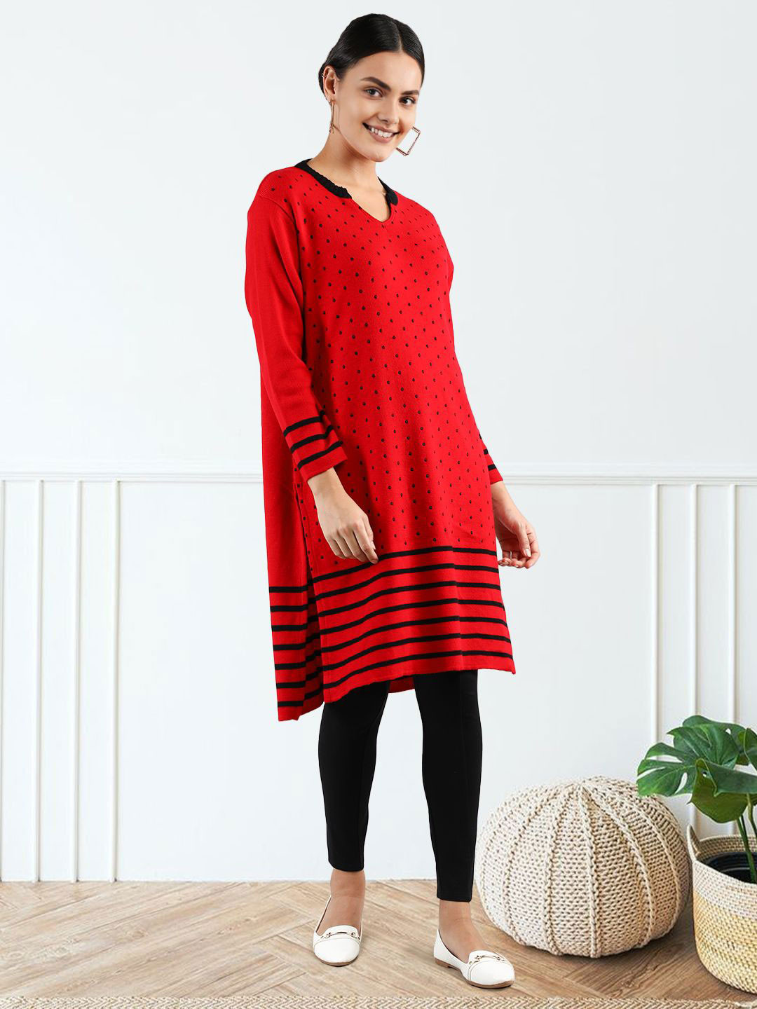 

CHKOKKO Floral Embroidered Mandarin Collar Woollen Kurta, Red