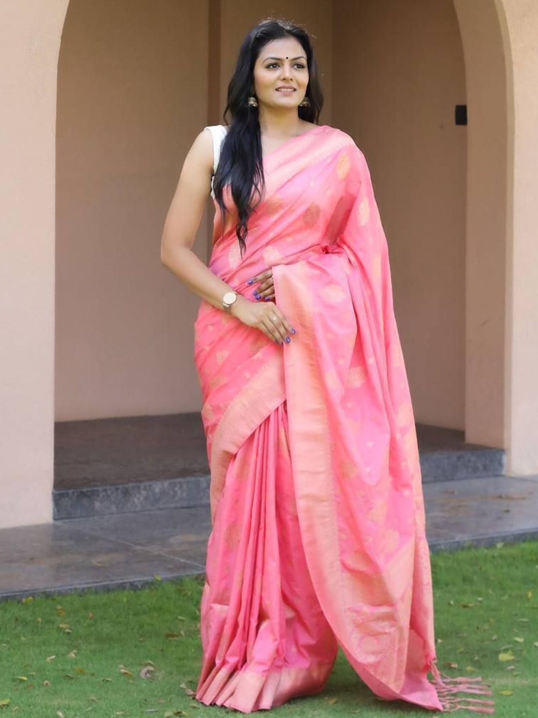 

Upalksh Floral Zari Kanjeevaram Saree, Pink