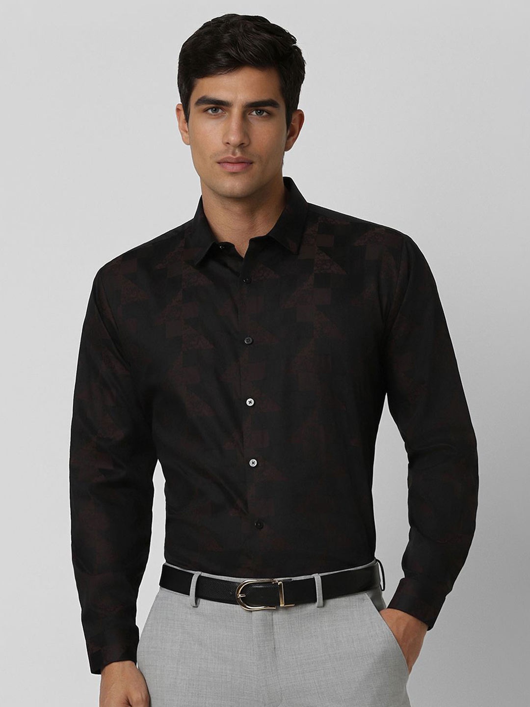 

V Dot Men Slim Fit Spread Collar Geometric Printed Cotton Casual Shirt, Black