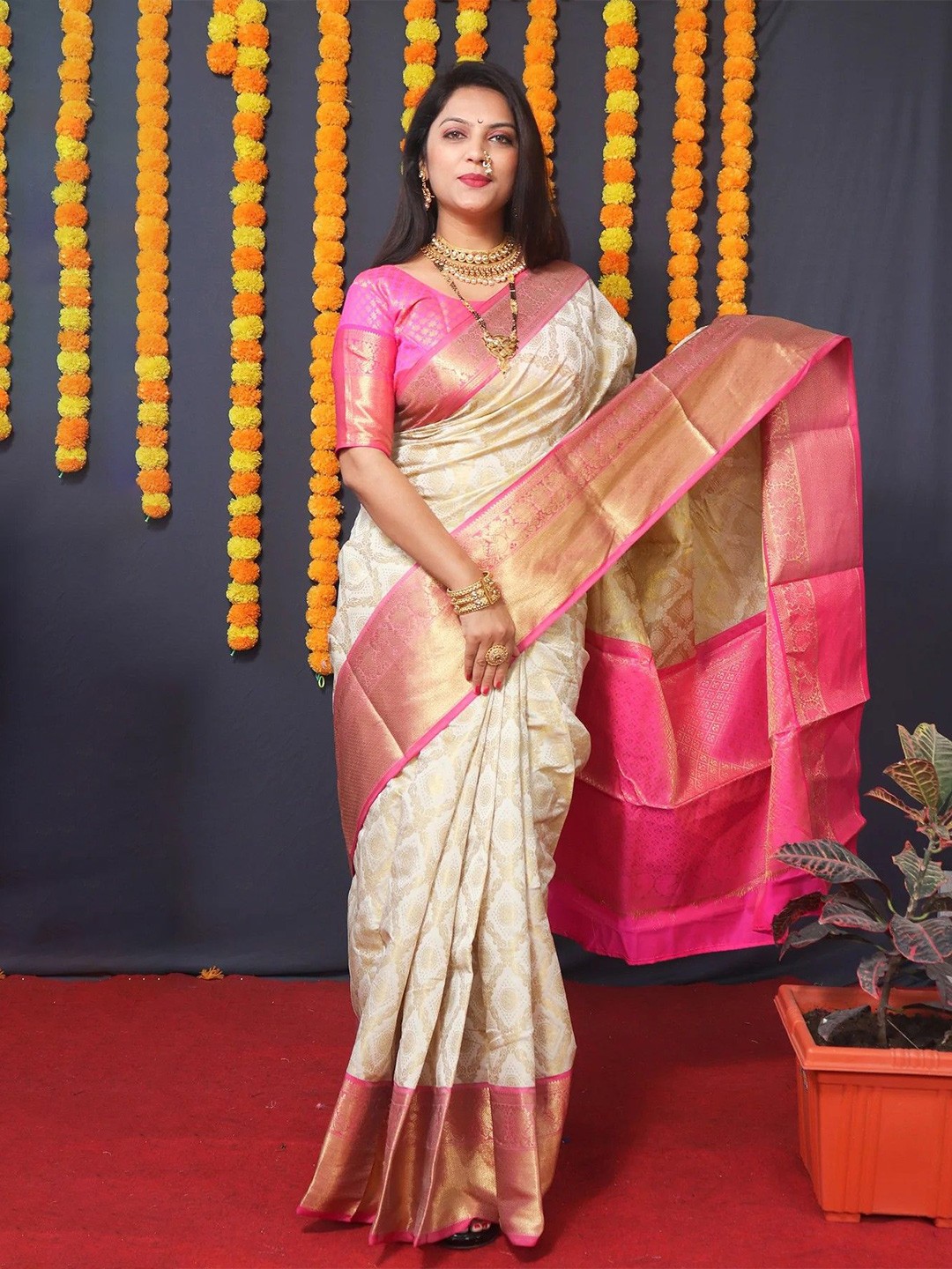 

WINKLECART Woven Design Zari Banarasi Saree, Cream
