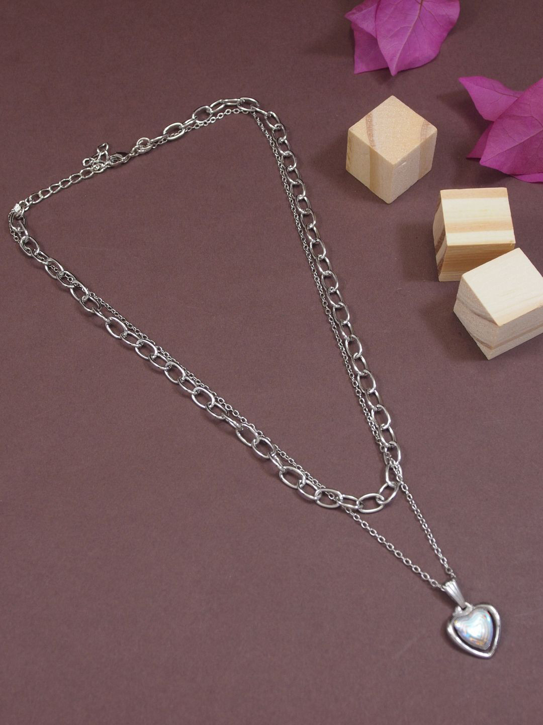 

V FASHION JEWELLERY Silver-Plated Handcrafted Necklace
