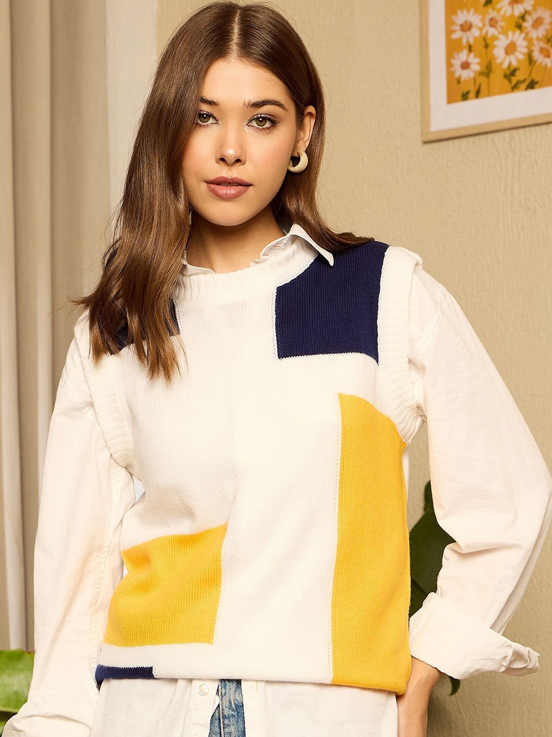 

Berrylush Women Colourblocked Sleeveless Sweater Vest, White