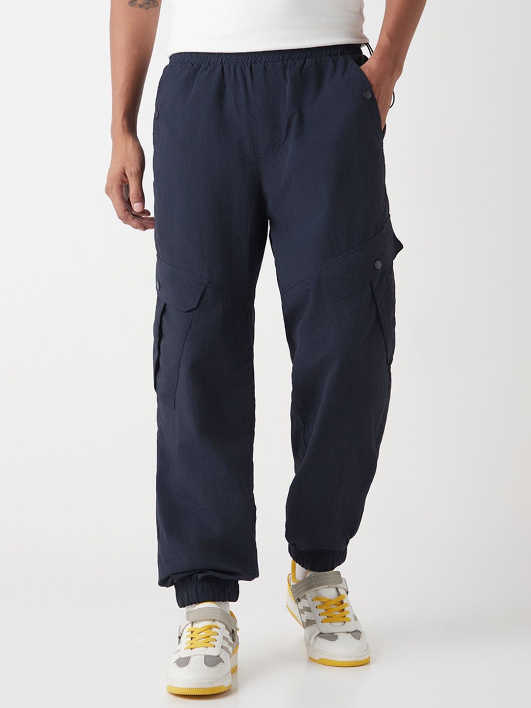 

Bewakoof Men Super Loose Fit Cargo Jogger Pants, Navy blue