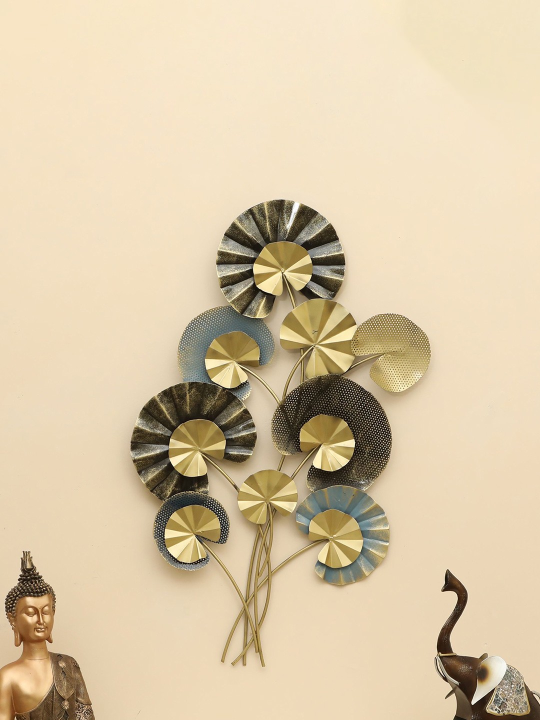 

vedas Mystic Indiana Gold-Toned & Grey Metal Avery Abstract Round Flower Wall Decor