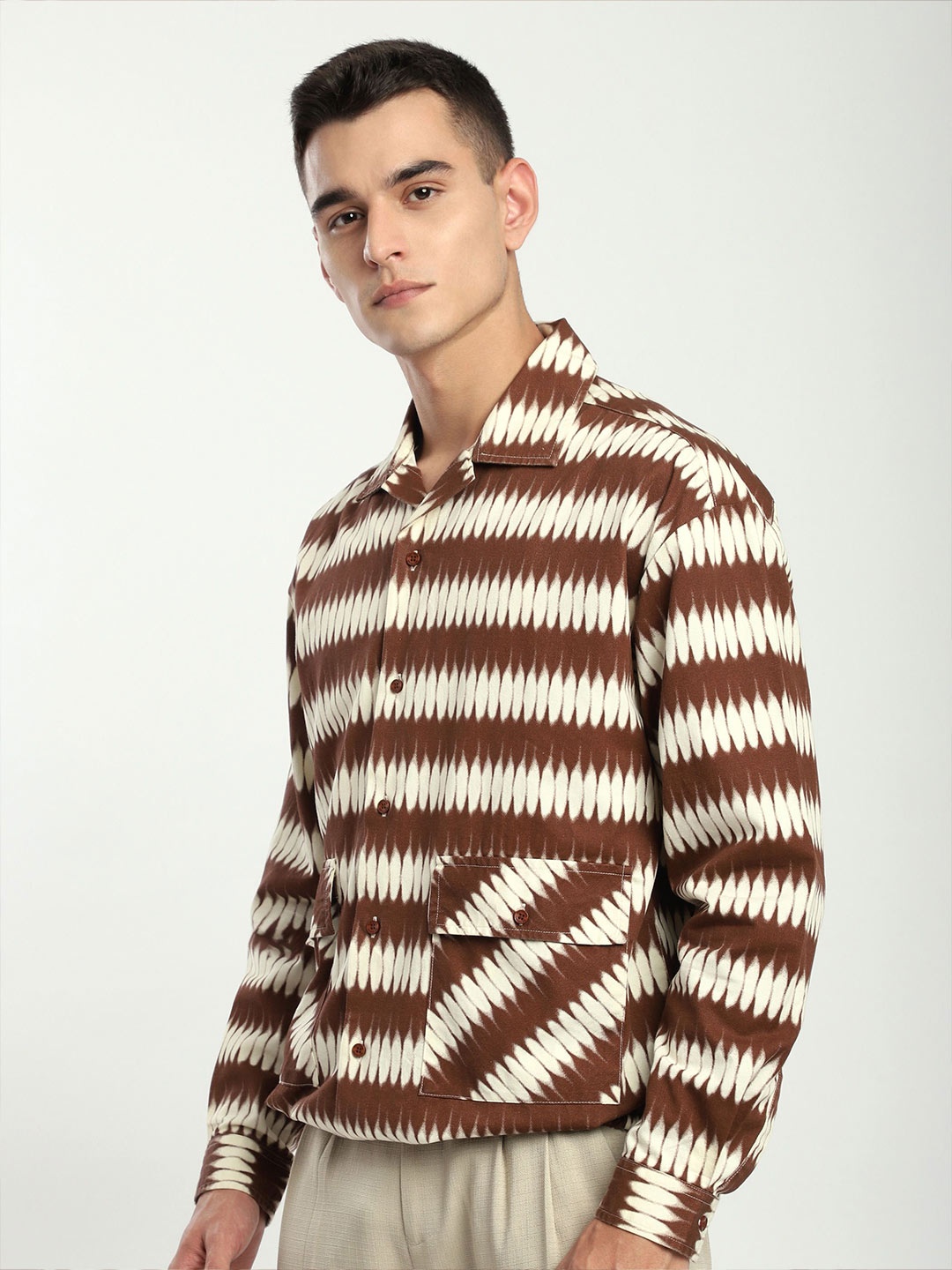 

Beyoung Men Abstract Printed Shacket, Brown